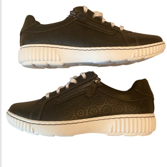 NWOT Clarks Women's Caroline Janna Sneaker Size 7.5 - Picture 3 of 7